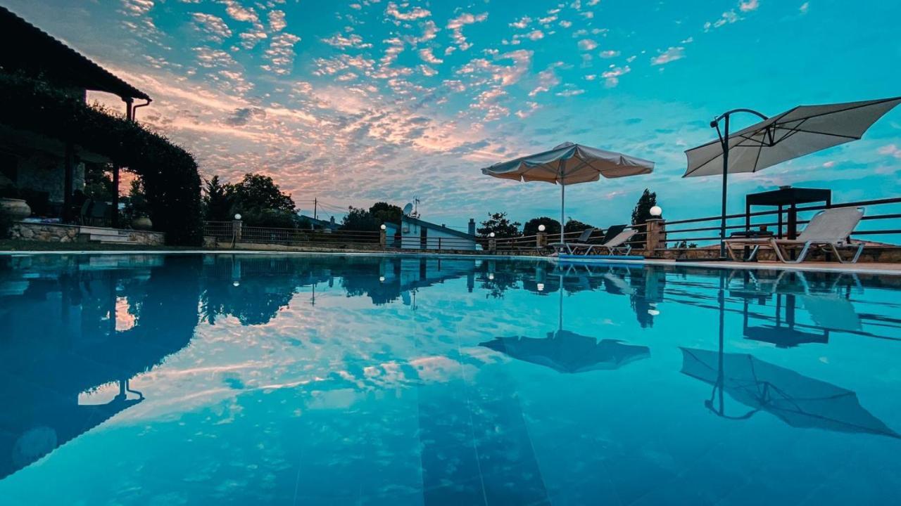 Daphne Villas กริโอปียี ภายนอก รูปภาพ
